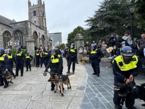 英国土耳其社区呼吁在持续的极右翼骚乱中保持冷静